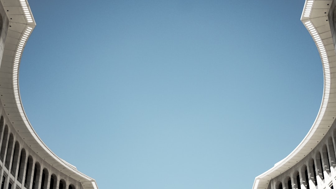 Politička odluka o novoj vladinoj strategiji.