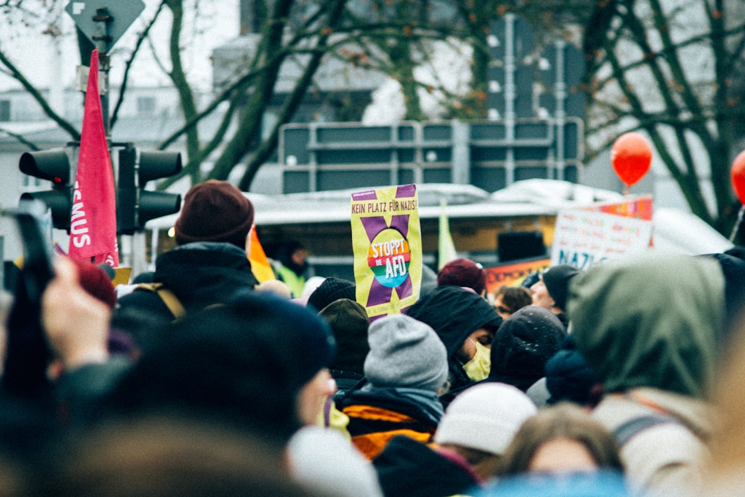 Svijest o ekstremizmu i građanskoj uključenosti.