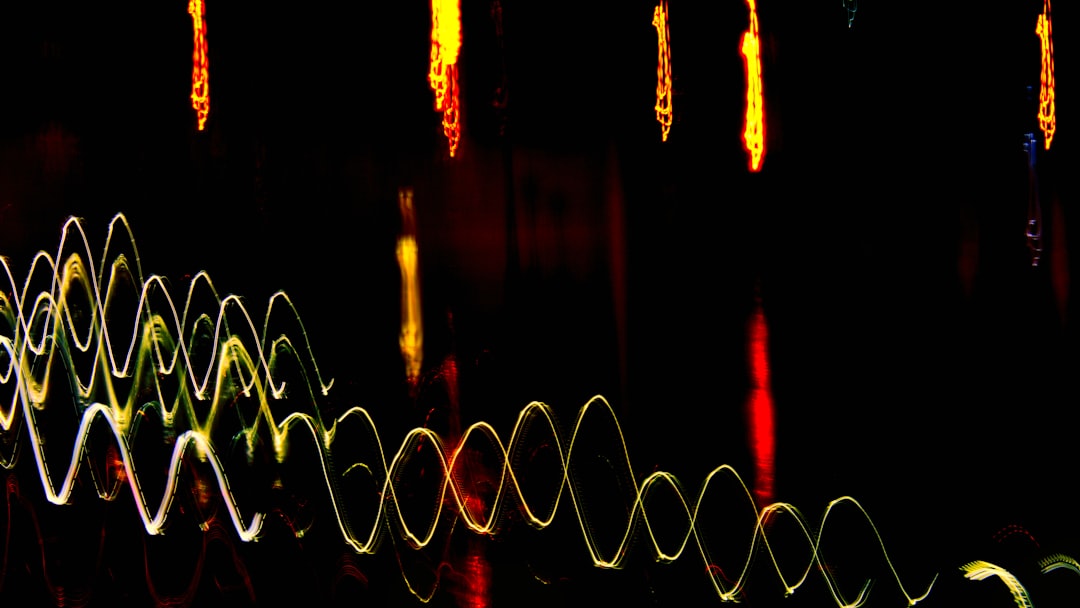 Simboli energetske tranzicije: vjetroturbine i solarni paneli.