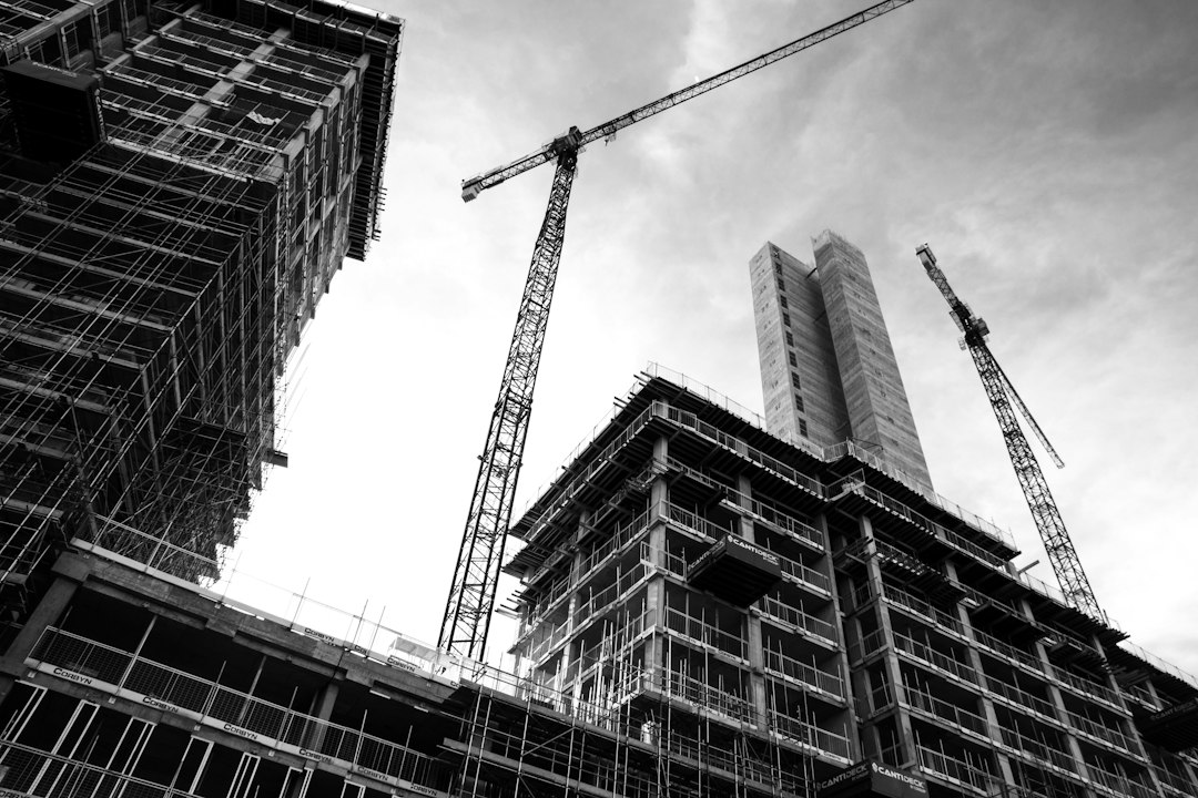 Građevinski projekt urbane razvojne zgrade u gradu.